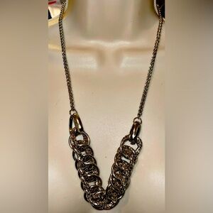 EUC Silver Tone Bulky Chain Like Necklace. 12.5"